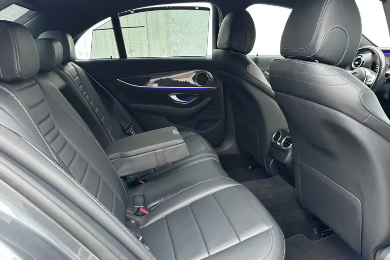 Mercedes-Benz E 300 din 2020 cu 59.000 km - oferta MER164978 - foto 24