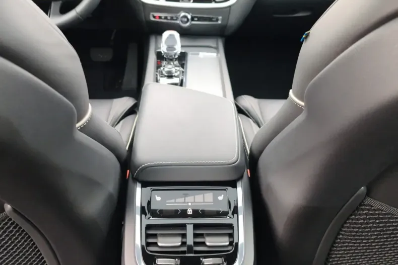 Volvo S60 din 2024 cu 22.500 km - oferta VOL164991 - foto 22