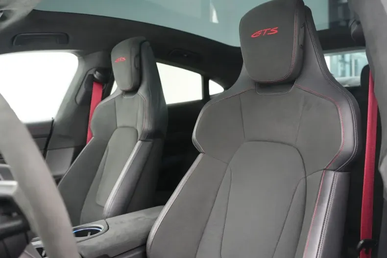 Porsche Taycan din 2024 cu 26.598 km - oferta POR164997 - foto 3