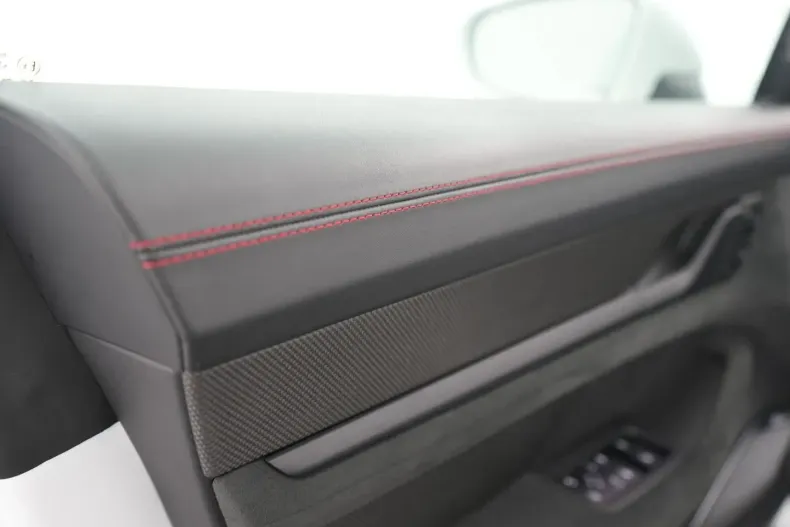 Porsche Taycan din 2024 cu 26.598 km - oferta POR164997 - foto 14