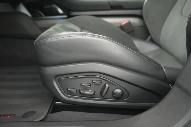 Porsche Taycan din 2024 cu 26.598 km - oferta POR164997 - foto 19