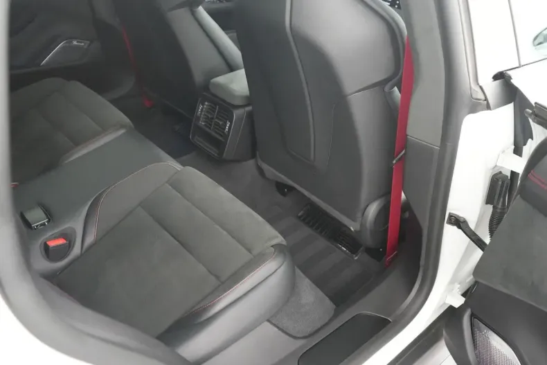 Porsche Taycan din 2024 cu 26.598 km - oferta POR164997 - foto 33