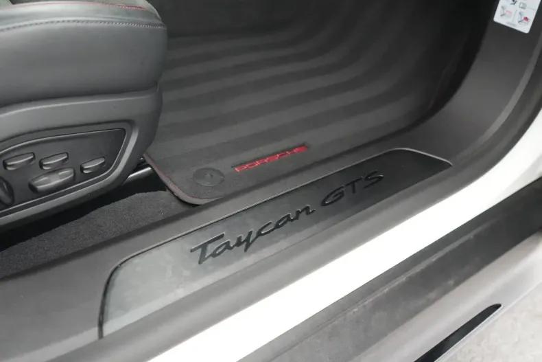 Porsche Taycan din 2024 cu 26.598 km - oferta POR164997 - foto 35