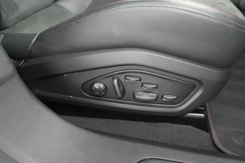 Porsche Taycan din 2024 cu 26.598 km - oferta POR164997 - foto 36