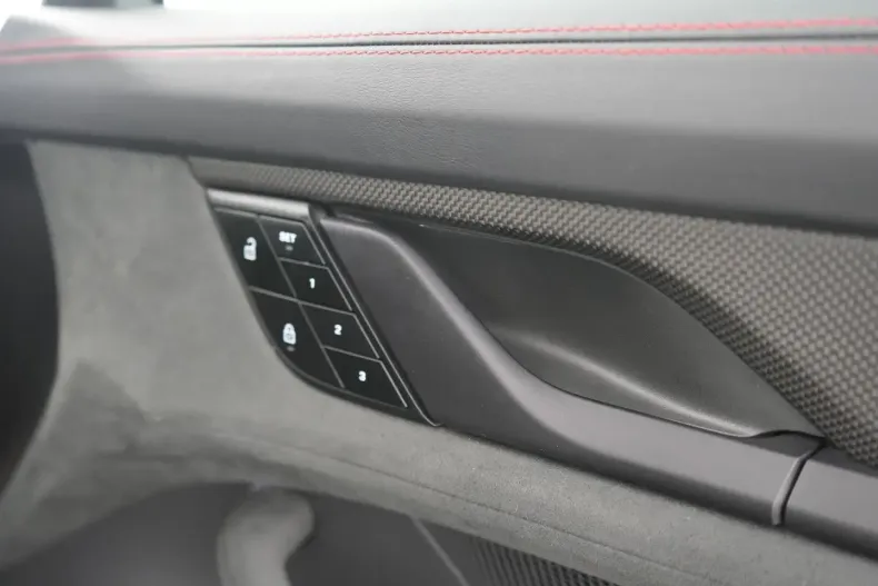 Porsche Taycan din 2024 cu 26.598 km - oferta POR164997 - foto 38