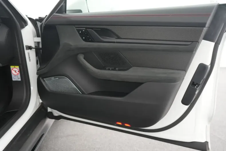 Porsche Taycan din 2024 cu 26.598 km - oferta POR164997 - foto 40