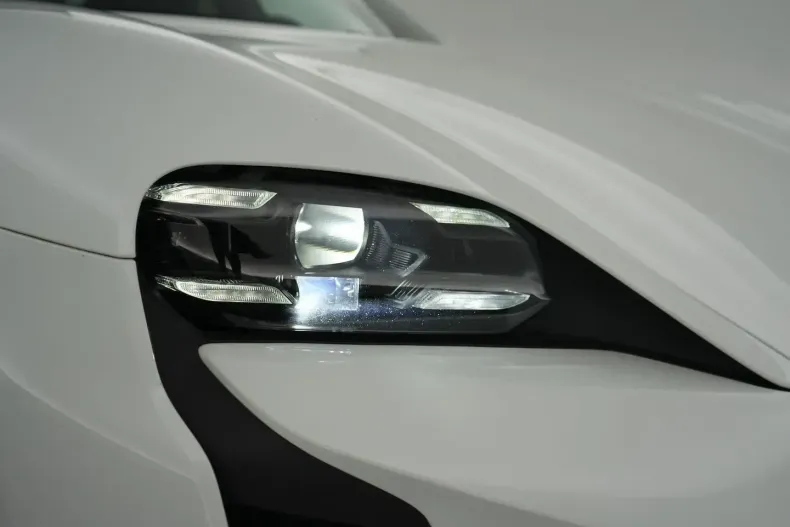 Porsche Taycan din 2024 cu 26.598 km - oferta POR164997 - foto 42