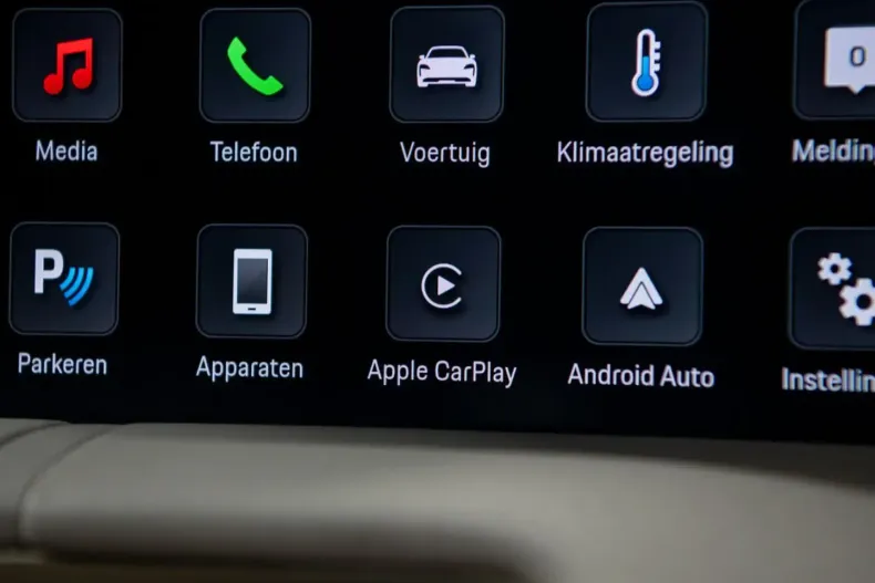 Porsche Taycan din 2024 cu 28.574 km - oferta POR165018 - foto 29