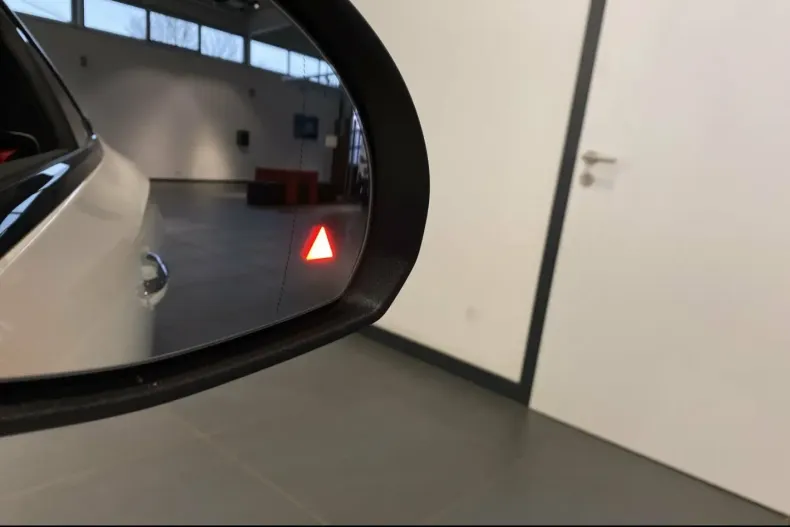 Mercedes-Benz CLE 200 din 2024 cu 9.067 km - oferta MER165020 - foto 24