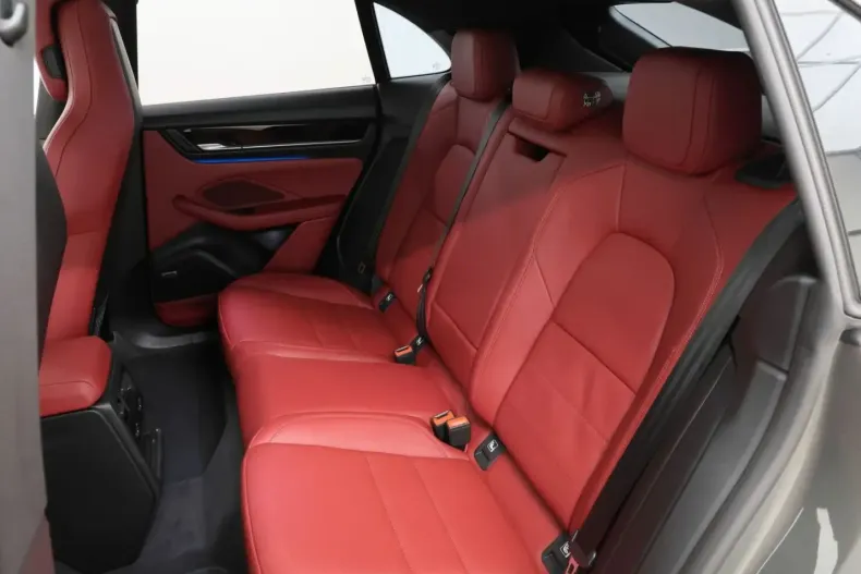 Porsche Macan din 2024 cu 12.800 km - oferta POR165022 - foto 19