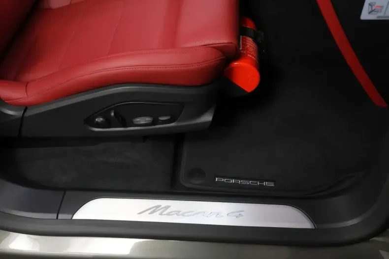 Porsche Macan din 2024 cu 12.800 km - oferta POR165022 - foto 23