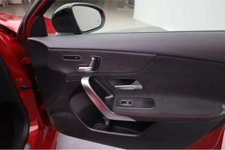 Mercedes-Benz A 250 din 2024 cu 12.000 km - oferta MER165024 - foto 13