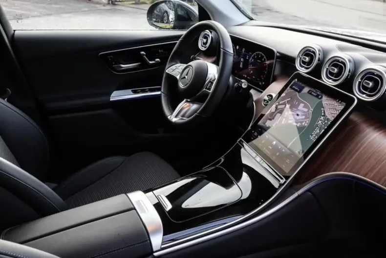 Mercedes-Benz GLC 200 din 2024 cu 19.987 km - oferta MER165035 - foto 3