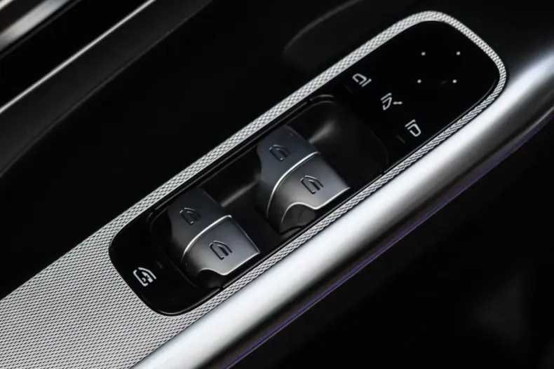 Mercedes-Benz GLC 200 din 2024 cu 19.987 km - oferta MER165035 - foto 14