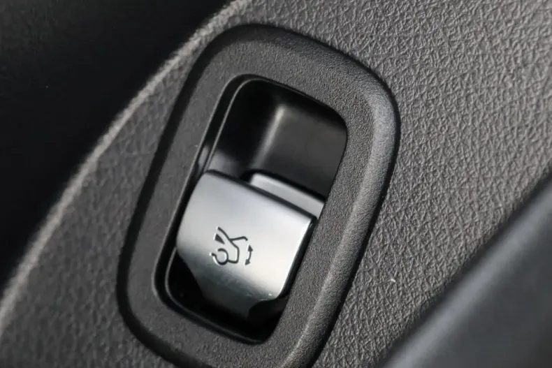 Mercedes-Benz GLC 200 din 2024 cu 19.987 km - oferta MER165035 - foto 17