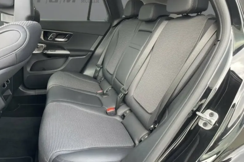 Mercedes-Benz GLC 200 din 2023 cu 14.437 km - oferta MER165037 - foto 3