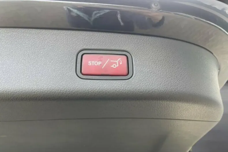 Mercedes-Benz GLC 200 din 2023 cu 14.437 km - oferta MER165037 - foto 11