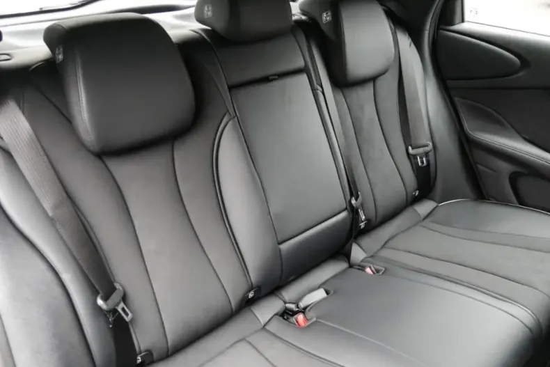 BYD DOLPHIN din 2024 cu 9.900 km - oferta BYD165063 - foto 9