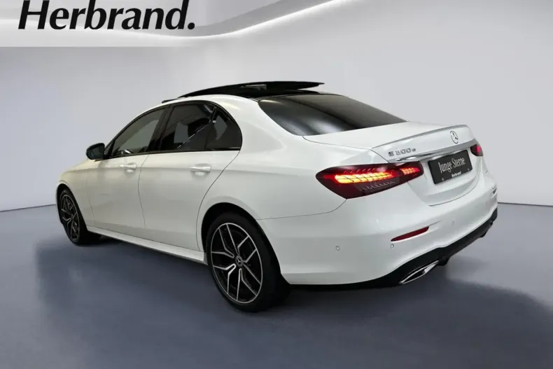 Mercedes-Benz E 300 din 2022 cu 60.703 km - oferta MER165066 - foto 4