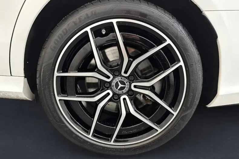 Mercedes-Benz E 300 din 2022 cu 60.703 km - oferta MER165066 - foto 5