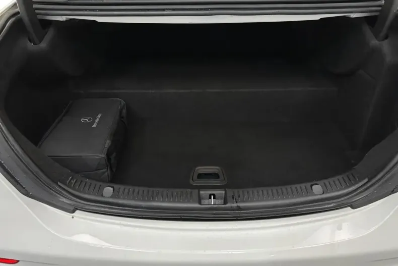 Mercedes-Benz E 300 din 2022 cu 60.703 km - oferta MER165066 - foto 6