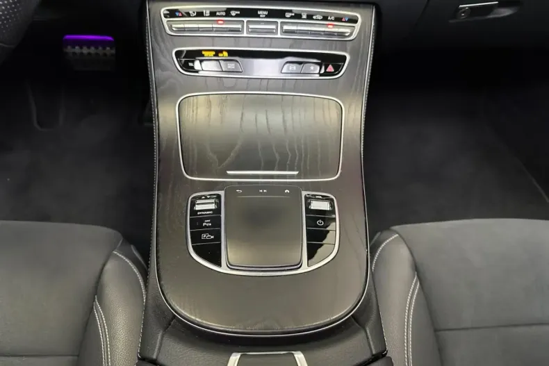 Mercedes-Benz E 300 din 2022 cu 60.703 km - oferta MER165066 - foto 11