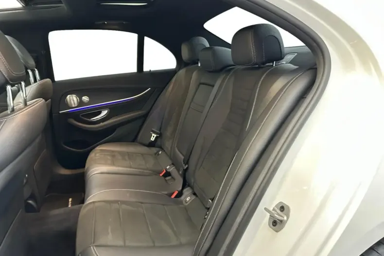 Mercedes-Benz E 300 din 2022 cu 60.703 km - oferta MER165066 - foto 12