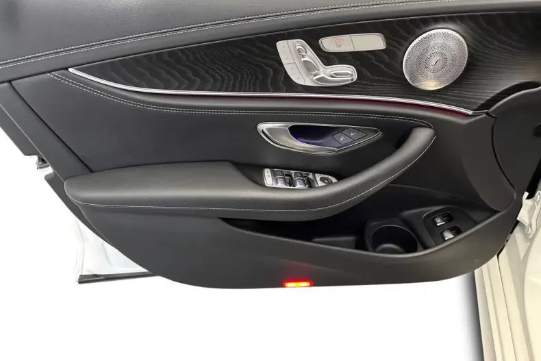 Mercedes-Benz E 300 din 2022 cu 60.703 km - oferta MER165066 - foto 14