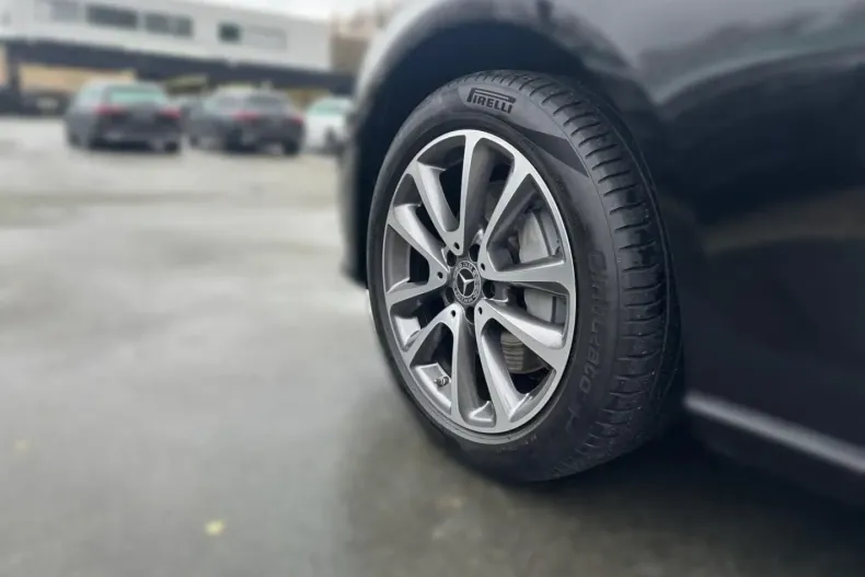 Mercedes-Benz E 300 din 2021 cu 17.120 km - oferta MER165070 - foto 7