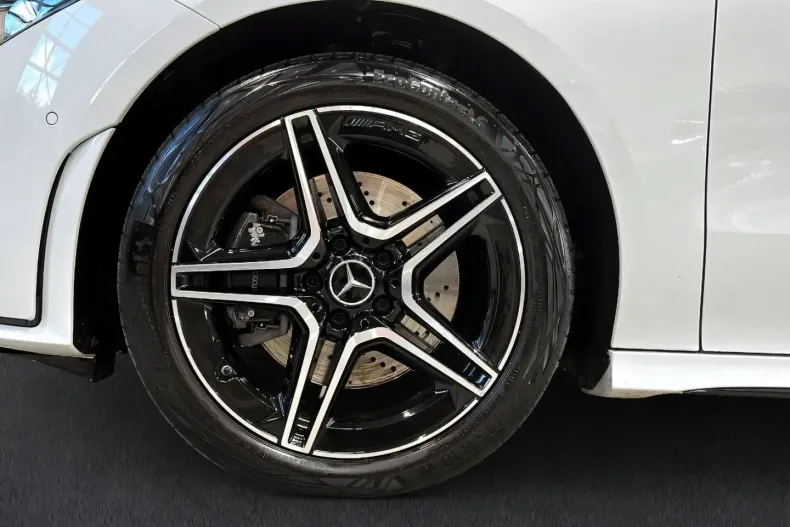 Mercedes-Benz CLA 250 din 2021 cu 64.260 km - oferta MER165085 - foto 4