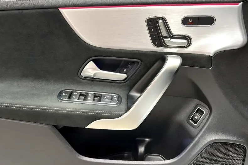 Mercedes-Benz CLA 250 din 2021 cu 64.260 km - oferta MER165085 - foto 13