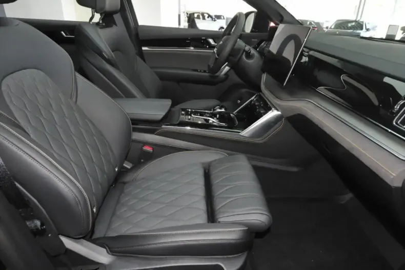 BYD TANG din 2024 cu 17.500 km - oferta BYD165108 - foto 7