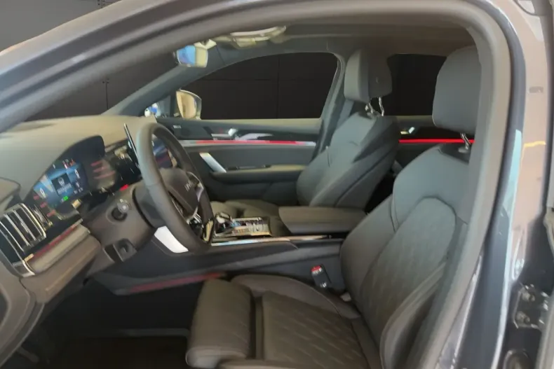 BYD TANG din 2025 cu 24.990 km - oferta BYD165113 - foto 10