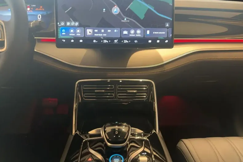 BYD TANG din 2025 cu 24.990 km - oferta BYD165113 - foto 15