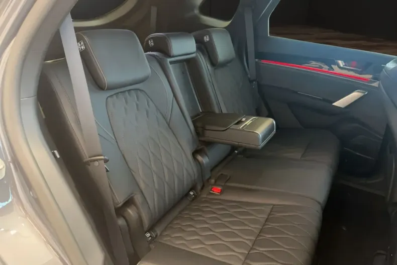 BYD TANG din 2025 cu 24.990 km - oferta BYD165113 - foto 19