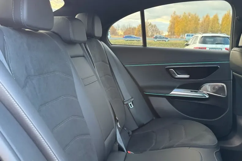 Mercedes-Benz E 300 din 2024 cu 12.187 km - oferta MER165128 - foto 16