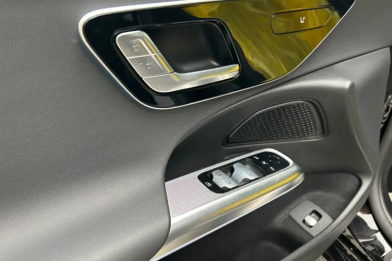 Mercedes-Benz E 220 din 2024 cu 23.500 km - oferta MER165129 - foto 11