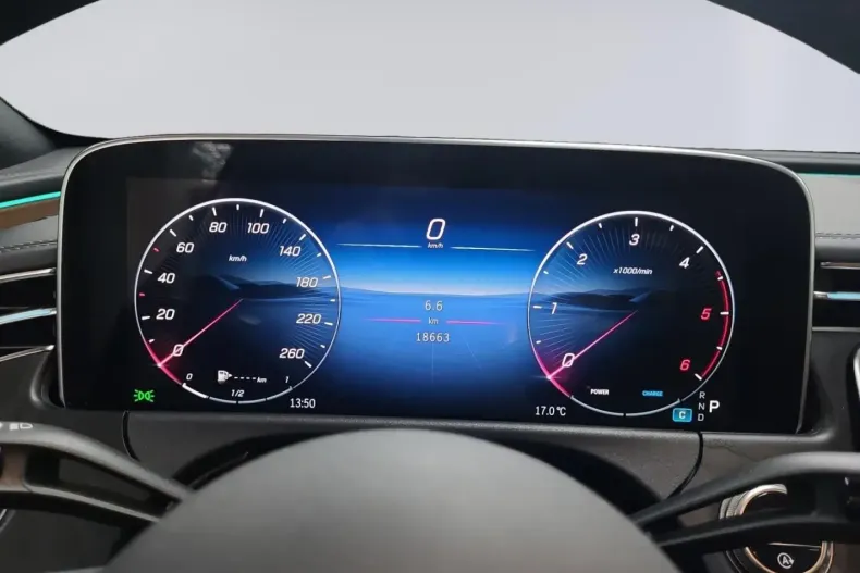 Mercedes-Benz E 220 din 2024 cu 18.656 km - oferta MER165135 - foto 10