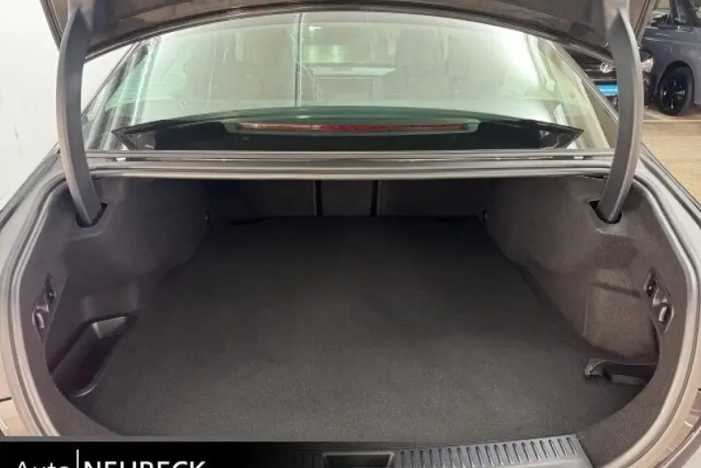 Mercedes-Benz E 300 din 2024 cu 5.300 km - oferta MER165144 - foto 20