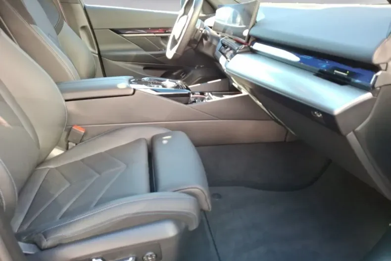 BMW 550 din 2024 cu 12.081 km - oferta BMW165205 - foto 8