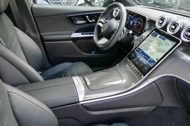 Mercedes-Benz GLC 200 din 2025 cu 5.461 km - oferta MER165221 - foto 3
