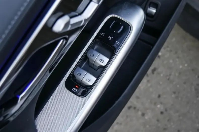 Mercedes-Benz GLC 200 din 2025 cu 5.461 km - oferta MER165221 - foto 15