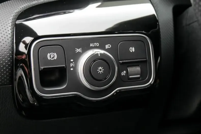 Mercedes-Benz CLA 250 din 2022 cu 62.004 km - oferta MER165224 - foto 12