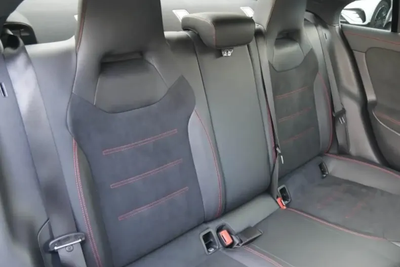 Mercedes-Benz CLA 250 din 2022 cu 84.534 km - oferta MER165225 - foto 4