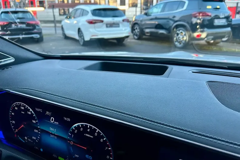 Mercedes-Benz CLA 250 din 2022 cu 24.715 km - oferta MER165227 - foto 37