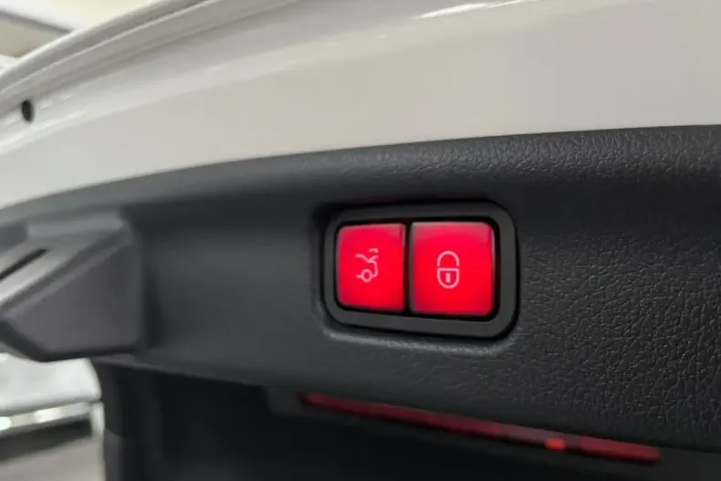 Mercedes-Benz C 300 din 2022 cu 63.560 km - oferta MER165234 - foto 16