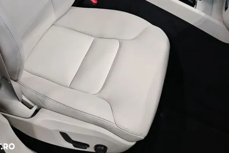 Volvo XC60 din 2020 cu 94.187 km - oferta VOL165292 - foto 7