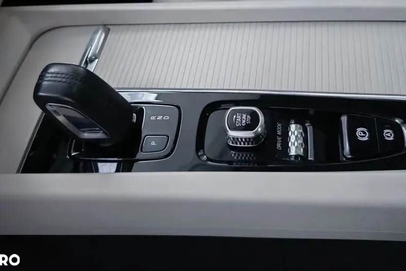 Volvo XC60 din 2020 cu 94.187 km - oferta VOL165292 - foto 18