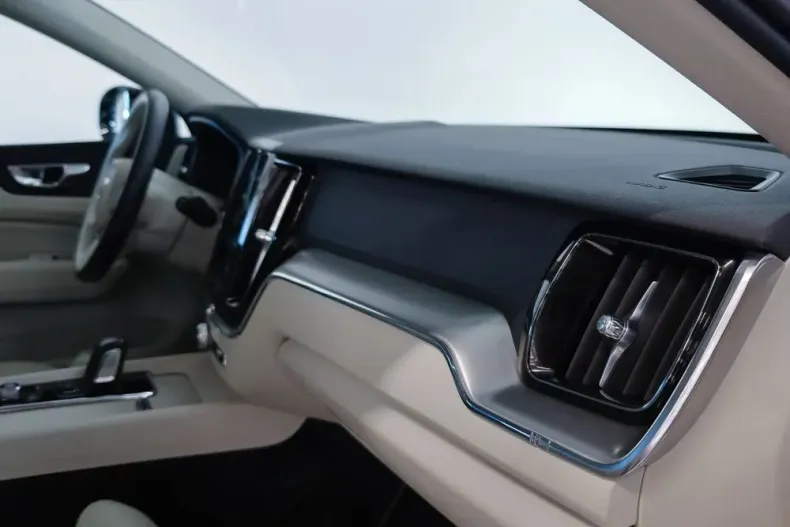 Volvo XC60 din 2020 cu 94.187 km - oferta VOL165292 - foto 22