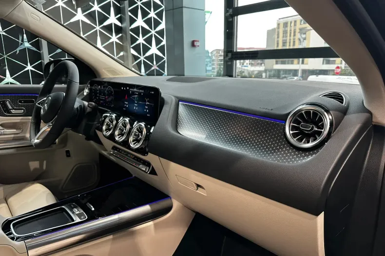 Mercedes-Benz GLA din 2025 cu 6 km - oferta MER165332 - foto 4